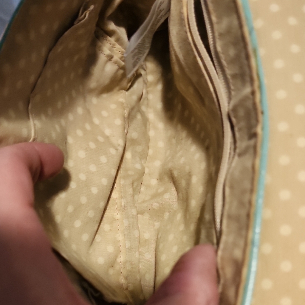 Liz Claiborne Green Shoulder Bag with Textured Finish - Picture 5 of 8